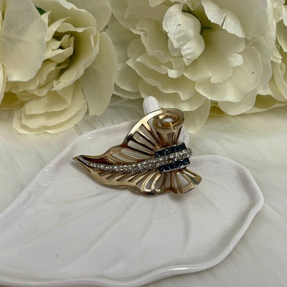 CORO DECO CURLED LEAF 1940s SAPPHIRE BLUE & CLEAR RHINESTONE BROOCH - Picture 4 of 6